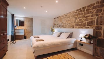 4 slaapkamers, een strijkplank/strijkijzer, reisbedje, gratis wifi