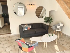 TV - Cosy house with terrace and garage in quiet village center (Saint-Paul-Trois-Châteaux)