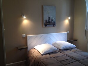 2 chambres, fer et planche à repasser, lit parapluie, Wi-Fi gratuit