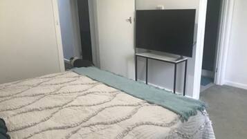 4 bedrooms, iron/ironing board, travel cot, free WiFi