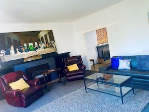Smart TV, fireplace, stereo