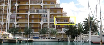 Apartment with views of the sea and the canals of Empuriabrava