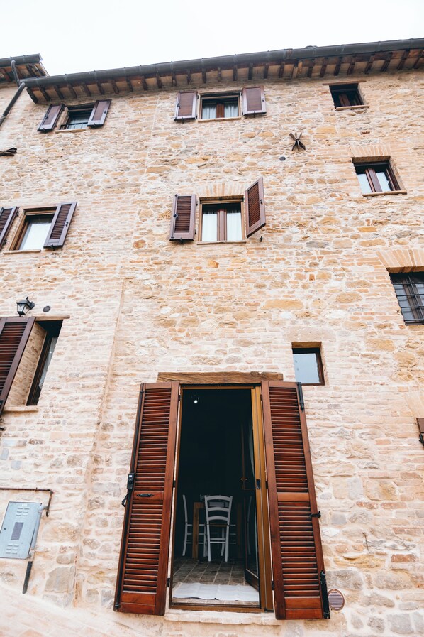 المنشأة من الخارج