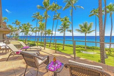 OCEAN FRONT | POOL! Walk to the Beach! 3 KING BEDS