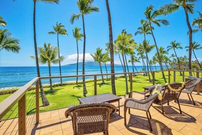 OCEAN FRONT | POOL! Walk to the Beach! 3 KING BEDS