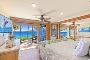 3 soverom, skrivebord, strykejern/-brett og reiseseng for barn