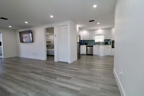 Interior - Ideal Keys Getaway! Bring your family, boat and enjoy Keys living! (Tavernier)