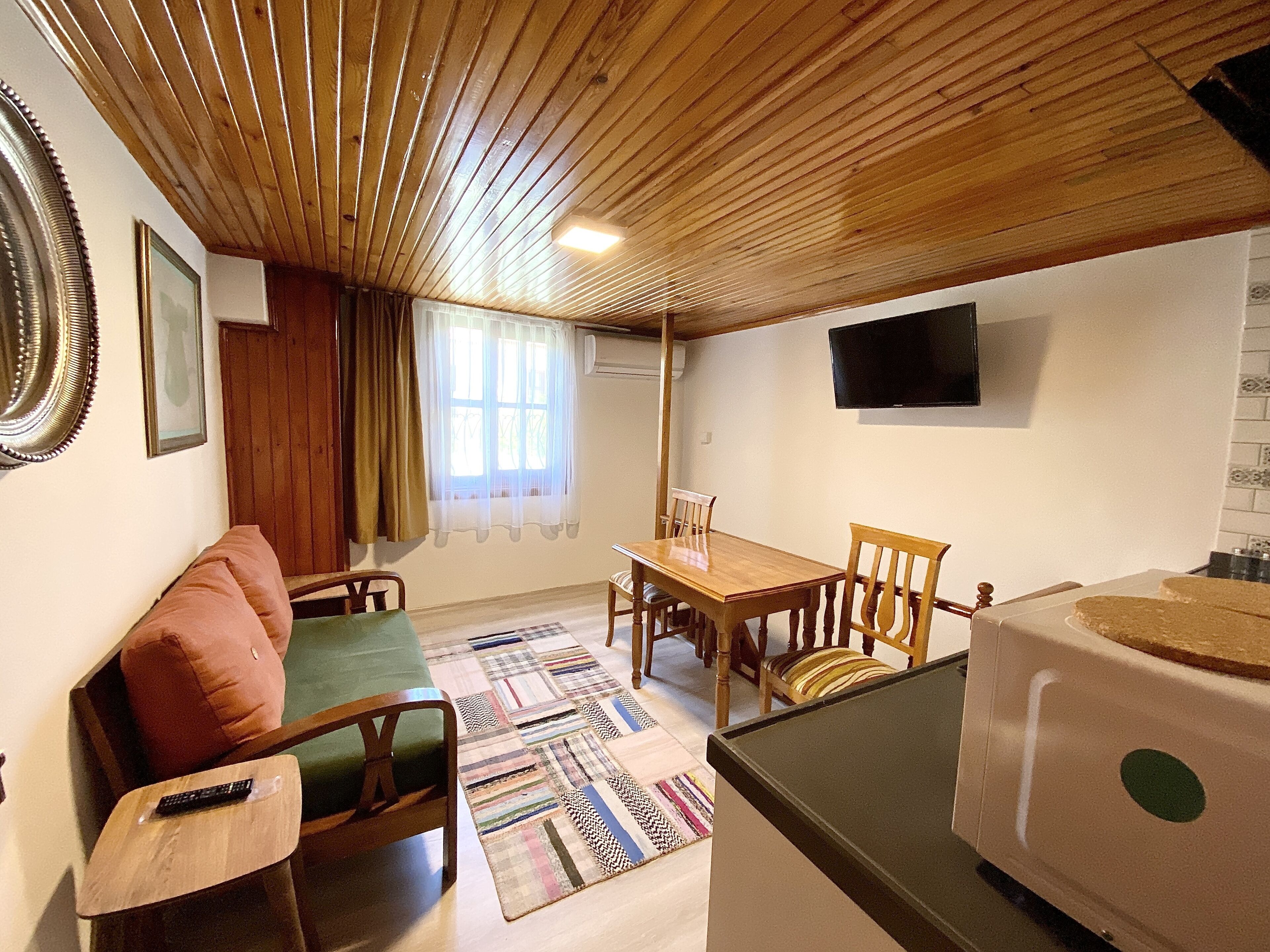 Old Town Famous Aparts