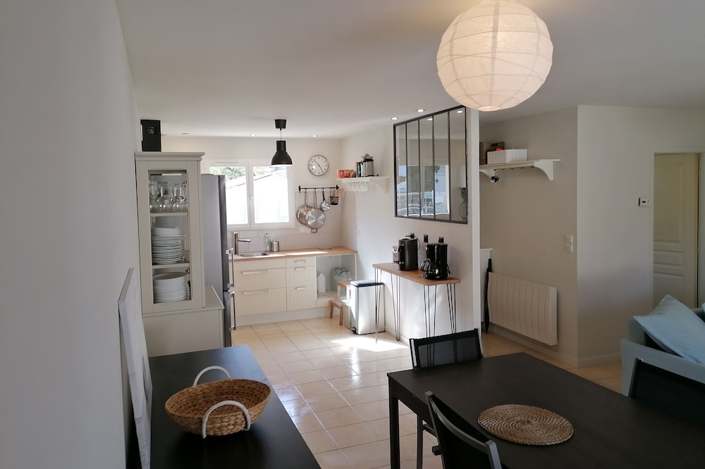 QUIET HOLIDAY HOME 6 MINUTES FROM THE BEACH, CLEAN AND NEEDED