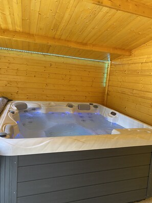 Bañera de hidromasaje interior