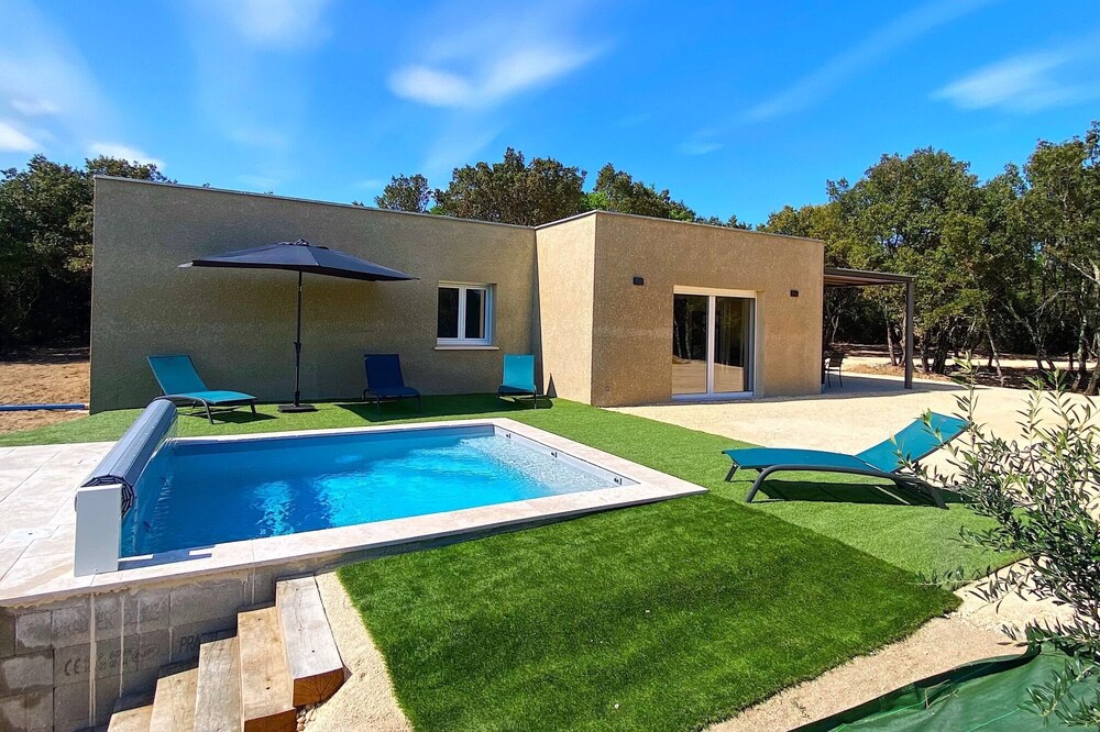 Villa of 120m2 air-conditioned PMR access with private heated pool and jacuzzi