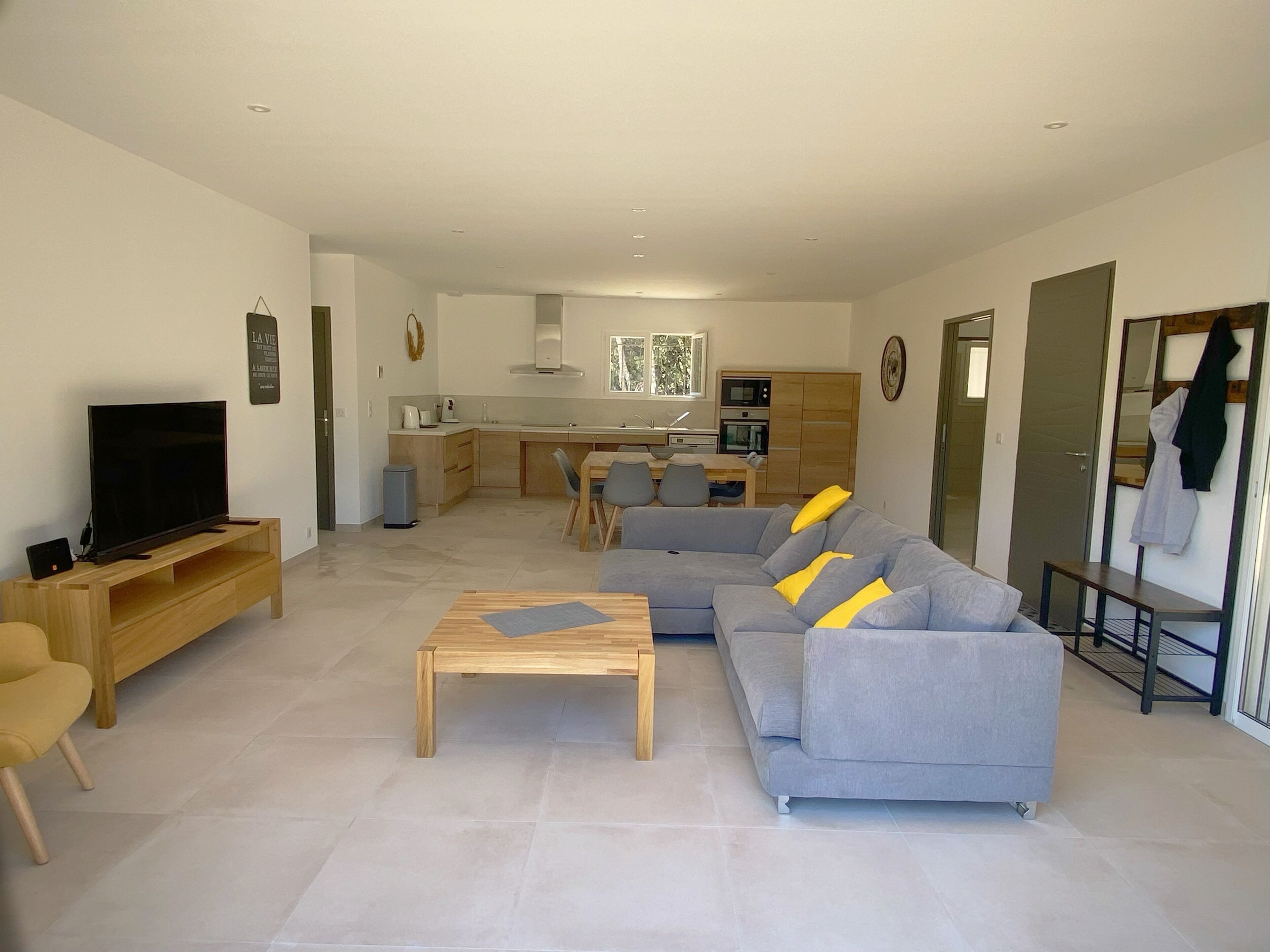 Villa of 120m2 air-conditioned PMR access with private heated pool and jacuzzi 