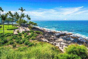 Beach - Casa De Emdeko B122: Cozy 1-bedroom condo near Kailua-Kona, sleeps 4. (Kailua-Kona)
