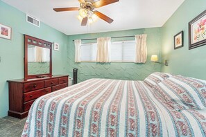 1 chambre, fer et planche à repasser, lit parapluie, Wi-Fi gratuit