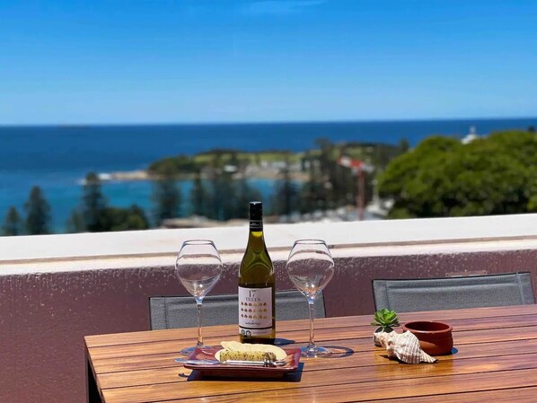 Outdoor dining - Seas the Day (Terrigal)