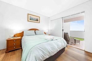 4 bedrooms, iron/ironing board, free WiFi, bed sheets - Seas the Day (Terrigal)