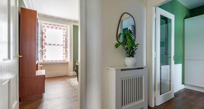 Stylish mid-century modern apartment by the coast