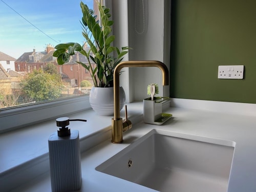 Stylish mid-century modern apartment by the coast