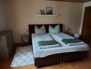 1 bedroom, free WiFi, bed sheets - Modern and lovingly furnished vacation apartment in the countryside (Seeg)