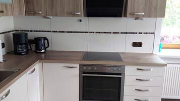 Kühlschrank, Ofen, Herdplatte, Geschirrspüler