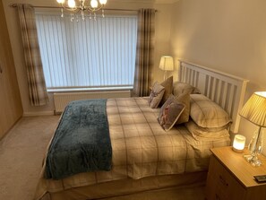 3 bedrooms, desk, iron/ironing board, travel cot