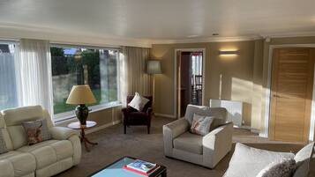 Smart-TV, peis, DVD-spiller og PC-skjermer