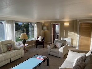 Smart TV, fireplace, DVD player, computer monitors