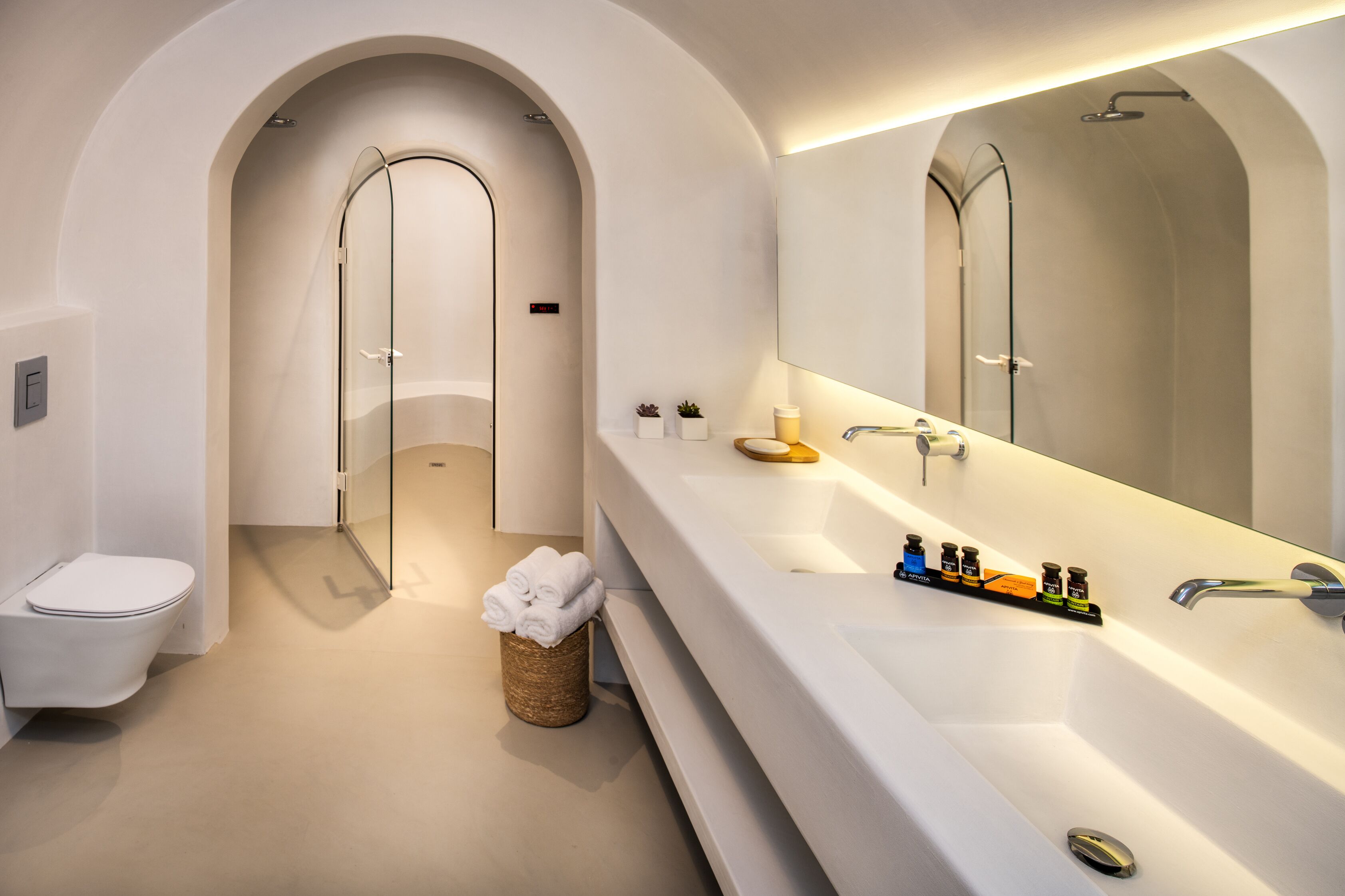 Senior Suite private Outdoor Hot Tub | Bathroom