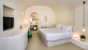 Executive Suite private Outdoor Hot Tub | In-room safe, soundproofing, free WiFi, bed sheets