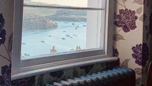 A room with a large arched window overlooking a body of water with boats. - Unique period house in the heart of Salcombe (Salcombe)