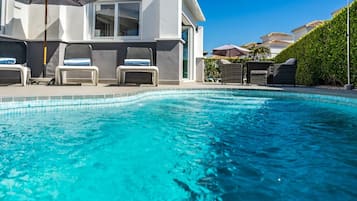 Infinity-Pool, beheizter Pool