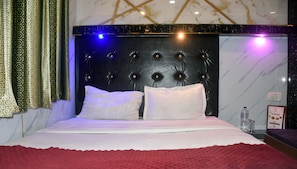 Egyptian cotton sheets, premium bedding, down duvets, memory-foam beds - Goroomgo Flatties Mall Road Nainital (Nainital)