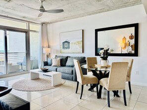 Smart TV, futbolito y tenis de mesa 