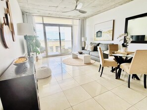 Smart TV, futbolito y tenis de mesa 