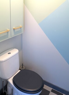 淋浴設備、廁紙