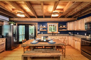 Fridge, microwave, oven, stovetop - 🫎Moose Lodge🎄 5 STAR Christmas Cabin🪵Close to TOWN🌙Hot Tub under the stars✨ (Berkeley Springs)