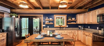 🫎Moose Lodge⭐️Secluded 5 STAR Cabin🪵Close to TOWN🌙Hot Tub under the stars🌲