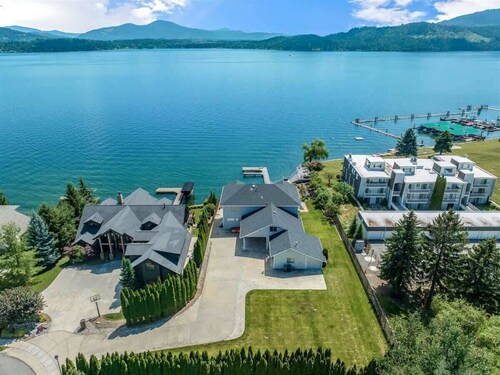 Luxury Large Waterfront Home in Sandpoint