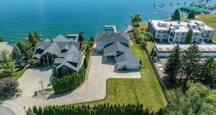 Luxury Large Waterfront Home in Sandpoint