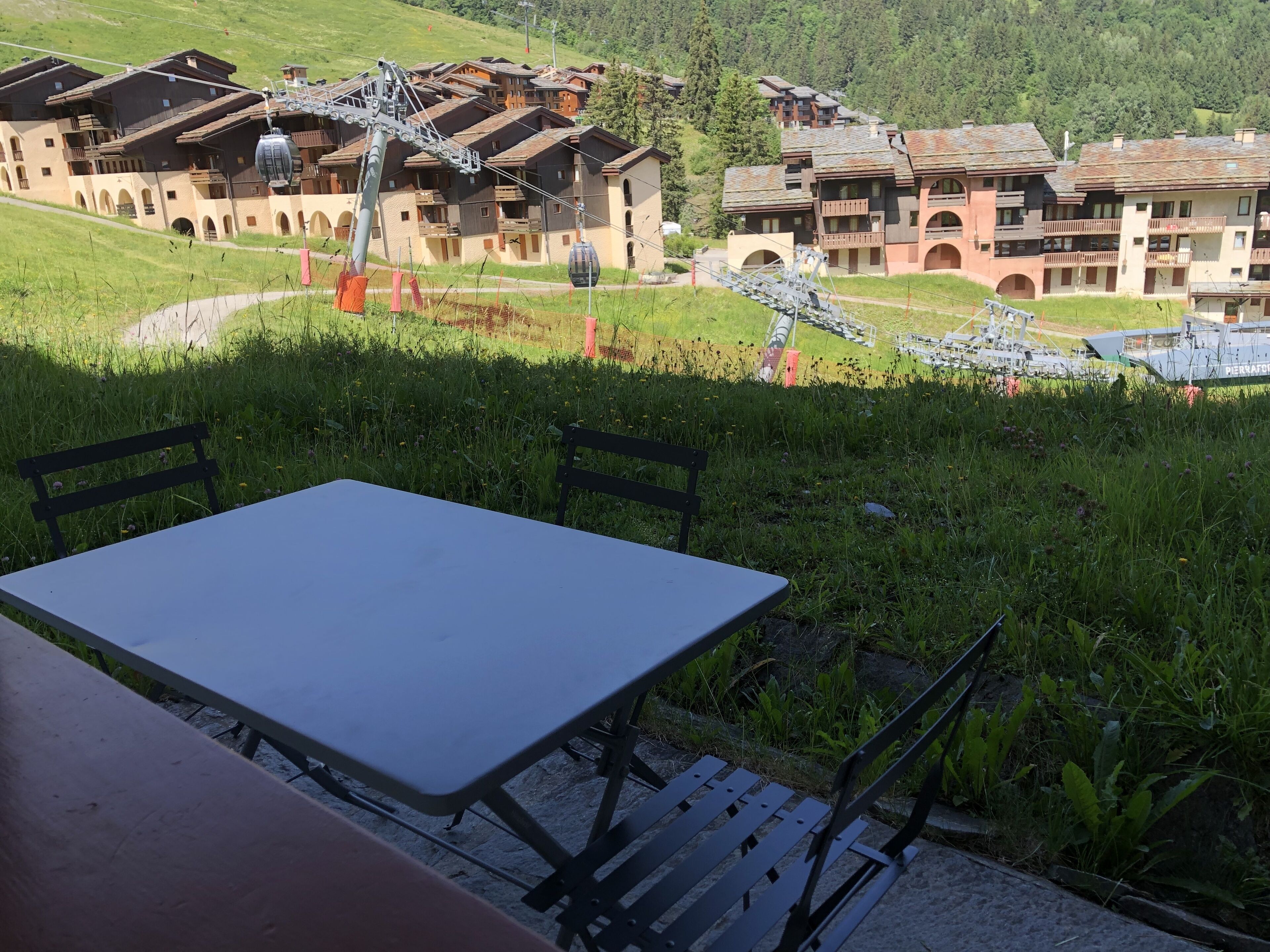 Apartment at the foot of the ski slopes