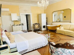 1 bedroom, desk, iron/ironing board, free WiFi - Imperial suite just minutes from Trento (Lavis)