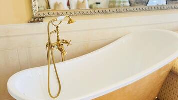 Vasca, asciugacapelli, bidet, asciugamani