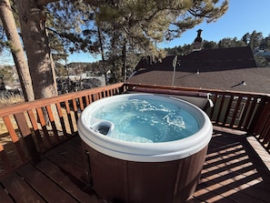 Outdoor spa tub - Beautiful Victorian Property On Lead, SD Main Street w/ View From Front Patio (Lead)