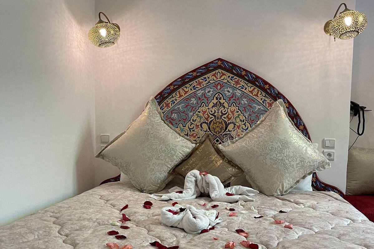 Minibar, in-room safe, blackout curtains, free WiFi