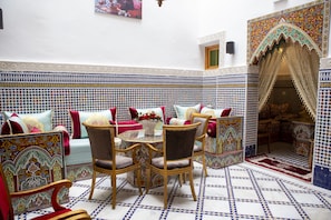 32-inch Smart TV with satellite channels, TV, pay films - Riad Dar Chama fes (Fes)