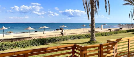 På stranden, liggestole