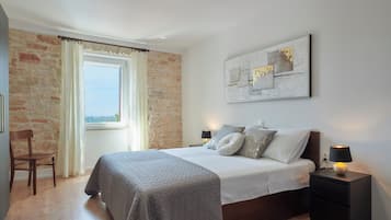 3 عدّة غرف نوم وسرير سفر وواي فاي مجانًا وملاءات أسرّة