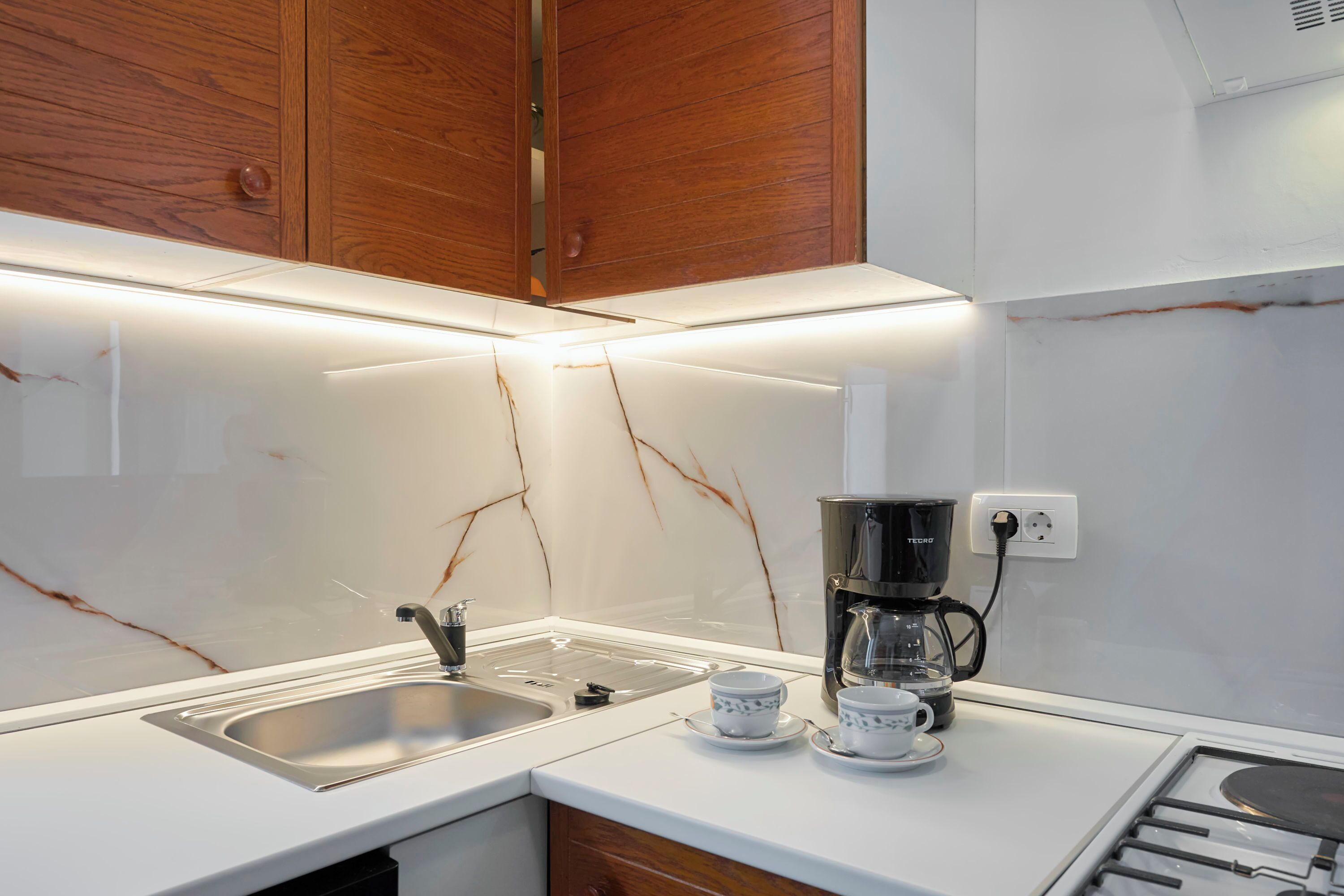 ثلاجة، ميكروويف، فرن، موقد طهي مسطح