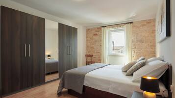 3 bedrooms, travel crib, free WiFi, bed sheets
