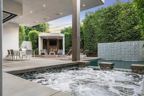 Orlando - Stunning Modern WeHo Estate w/ Pool & Cabana in Prime Los Angeles